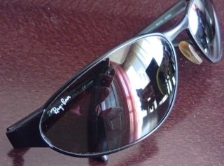 Gafas de sol Ray-Ban negras y verdes