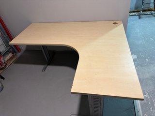 Base de mesa metálica gris para oficina