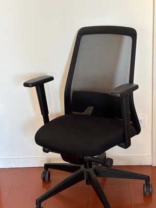 Silla de oficina ergonómica negra