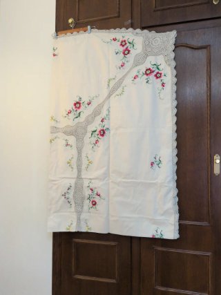 Mantel bordado a mano floral