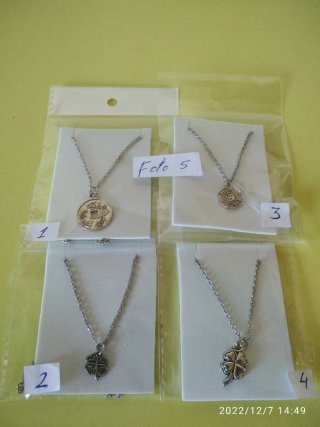 Lote 40 collares cadena a 1€ cada uno o todos 30€
