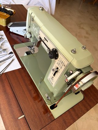 Máquina de coser Alfa 104
