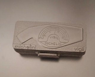 ​Antiguo Manómetro - Vigil Michelin - baquelita.