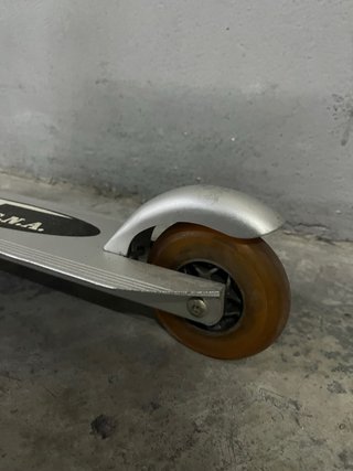 Patinete metálico de 2 ruedas