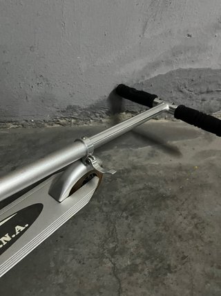 Patinete metálico de 2 ruedas