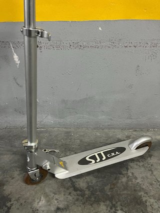 Patinete metálico de 2 ruedas