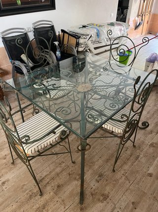 Mesa y 4 Sillas Hierro Forjado y Cristal