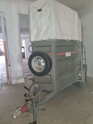 Remolque transporte animales vivos