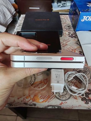 ZTE Nubia Flip 5G Dorado