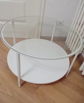 Mesa de centro VITTSJO redonda de cristal