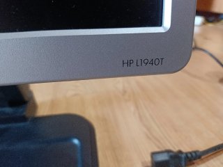 Monitor de 19 pulgadas rotativo y altura ajustable
