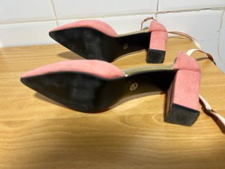 Tacones rosas con correa
