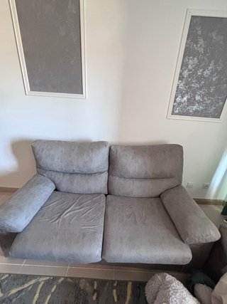 Sofá de tela gris