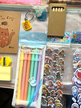 Kit Papelería : Bolígrafos, Stickers y Más