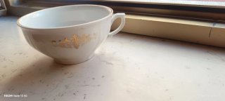 Tazza in porcellana con decori oro