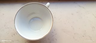 Tazza in porcellana con decori oro