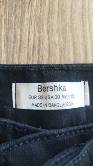 Falda vaquera Bershka negra con cinturón T.32