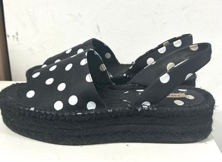 Sandalias Zara lunares talla 39