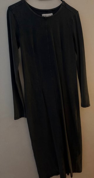 Vestido largo gris desgastado