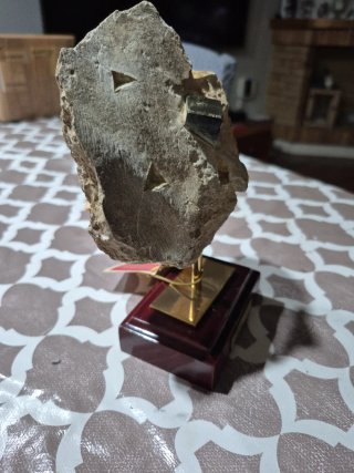 Pirita Cúbica con Peana y Certificado