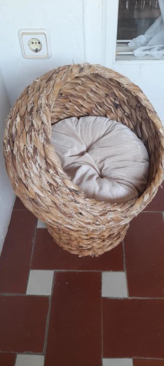 Cama cueva gato mimbre (Cojín original impecable)