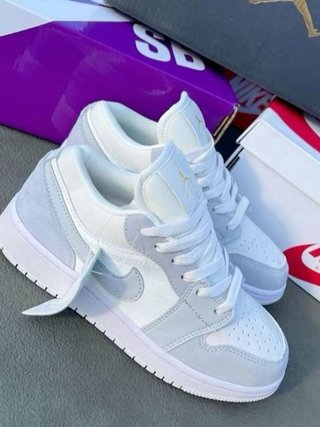 Tenis Nike Air Jordan 1 Gris y Blanco
