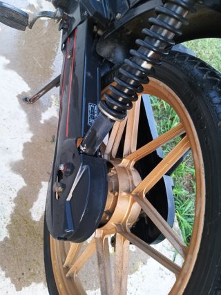 Derbi Variant Negra y Dorada