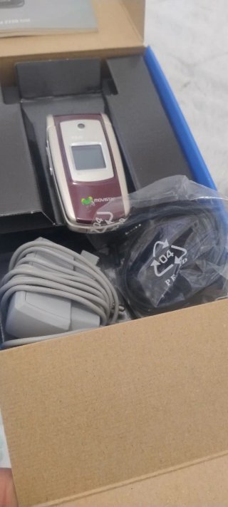 Samsung Tapa Movistar + Cargador + Auriculares