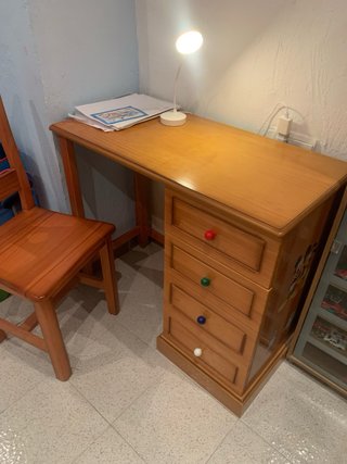 Conjunto escritorio y silla madera de pino