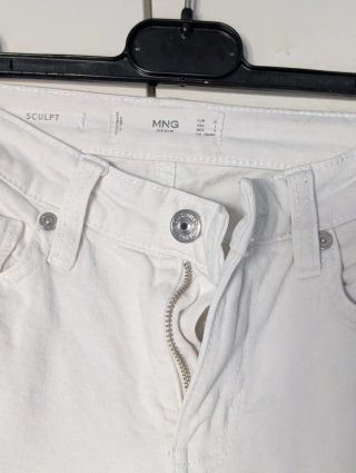 Pantalón tejano blanco Mango