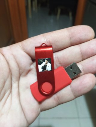 Llavero, Bolígrafo y Pendrive Thriller