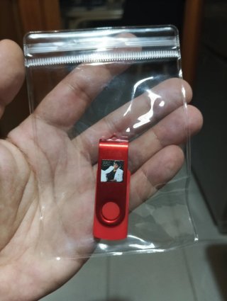 Llavero, Bolígrafo y Pendrive Thriller