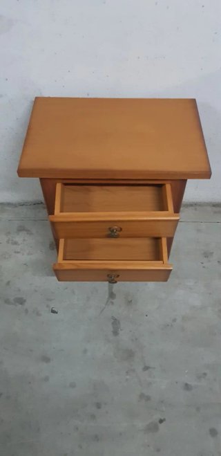 Mesita de noche provenzal de madera