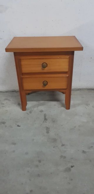 Mesita de noche provenzal de madera