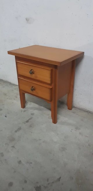 Mesita de noche provenzal de madera