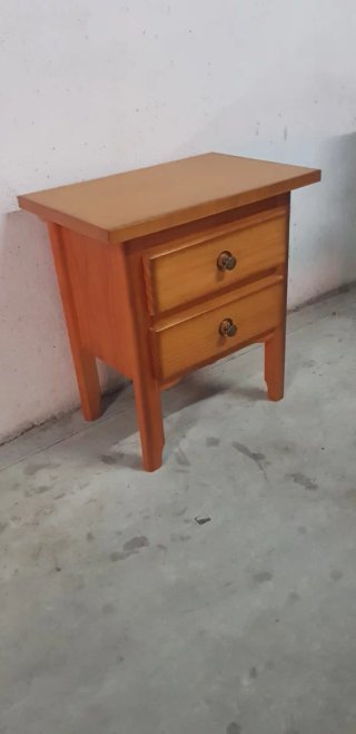 Mesita de noche provenzal de madera