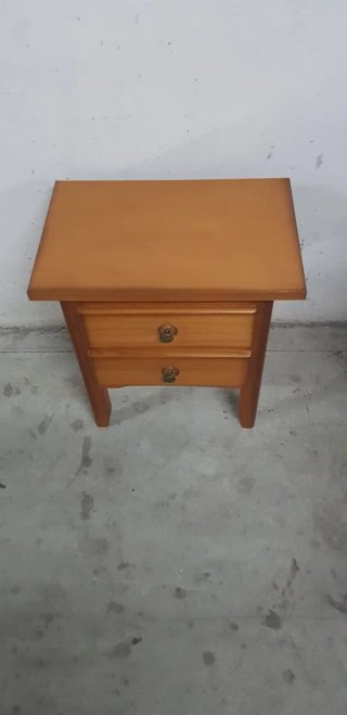 Mesita de noche provenzal de madera