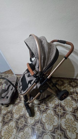 Carrito de bebé y silla de coche