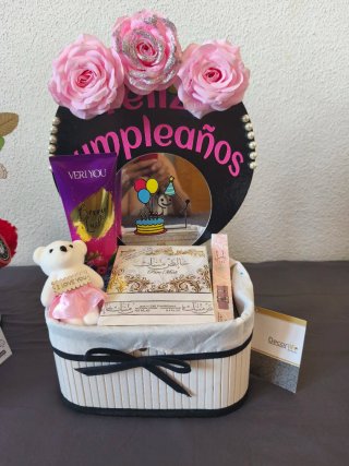 Cesta regalo sorpresa cumpleaños