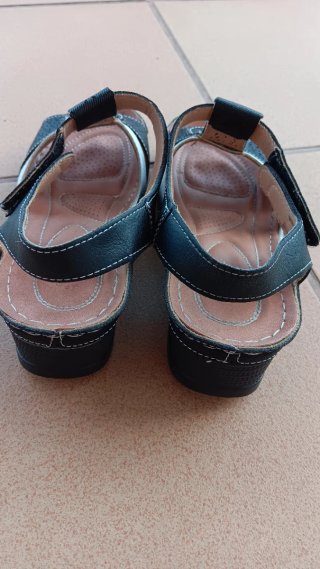 Sandalias mujer con velcro y muy ligeras T.36