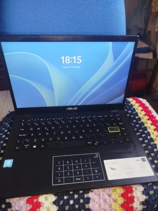 Portátil Asus E410Ma