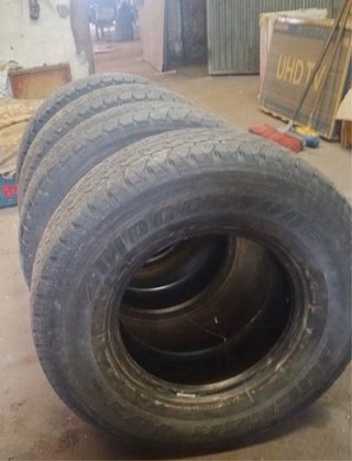 4 Bridgestone Dueler 265/70 R15 Neumáticos