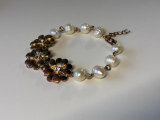 Pulsera Perlas Cultivadas Flores Vintage Oro