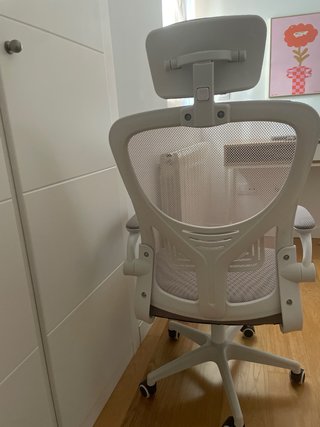 Silla de oficina ergonómica beige