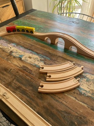 Circuito tren madera con puente y vagones