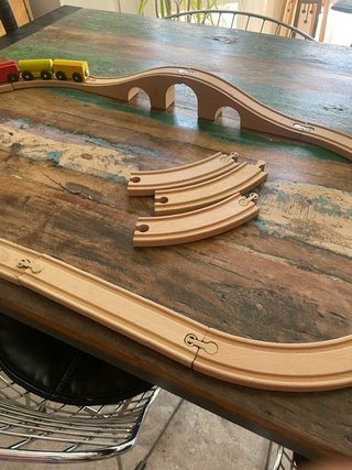 Circuito tren madera con puente y vagones