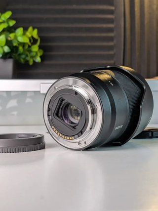 Sony 18-135mm f/3.5-5.6 OSS