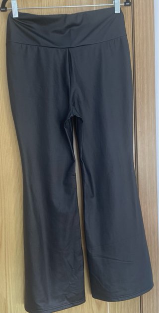 Pantalón efecto cuero negro Talla L