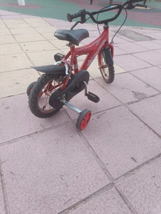 Bicicleta infantil roja Lightning McQueen