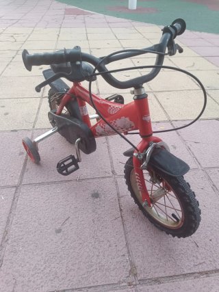 Bicicleta infantil roja Lightning McQueen